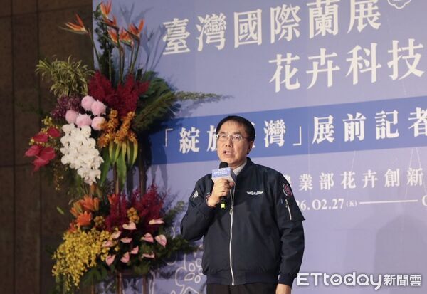 ▲台南市長黃偉哲與農業部次長胡忠一、蘭花產銷發展協會理事長黃文榮於台北火車站舉辦展前宣傳記者會，邀請國內外貴賓共襄盛舉。（圖／記者林東良翻攝，下同）