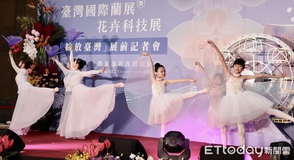 ▲台南市長黃偉哲與農業部次長胡忠一、蘭花產銷發展協會理事長黃文榮於台北火車站舉辦展前宣傳記者會，邀請國內外貴賓共襄盛舉。（圖／記者林東良翻攝，下同）