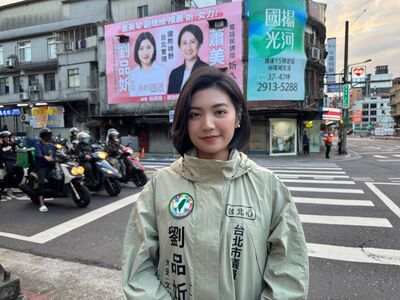 甜美參選人劉品妡獲跟蕭美琴合掛看板　直呼「沈甸甸的期許」