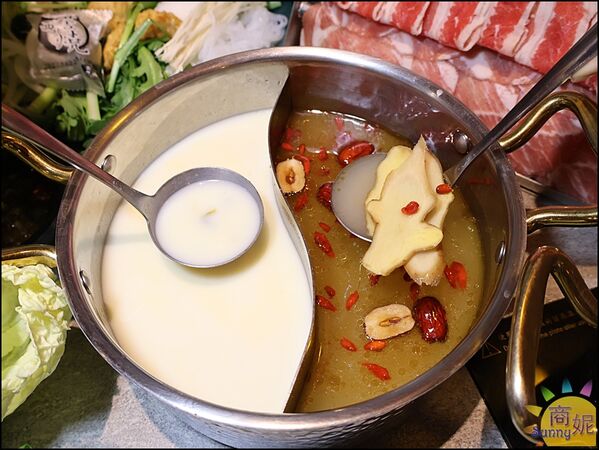 ▲▼月團圓雞湯火鍋。（圖／部落客商妮吃喝遊樂授權提供）