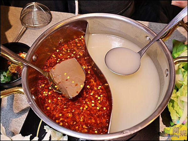 ▲▼月團圓雞湯火鍋。（圖／部落客商妮吃喝遊樂授權提供）