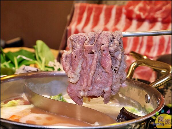 ▲▼月團圓雞湯火鍋。（圖／部落客商妮吃喝遊樂授權提供）