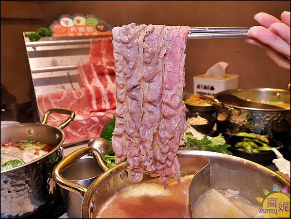 ▲▼月團圓雞湯火鍋。（圖／部落客商妮吃喝遊樂授權提供）