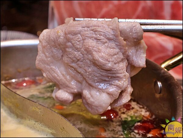 ▲▼月團圓雞湯火鍋。（圖／部落客商妮吃喝遊樂授權提供）