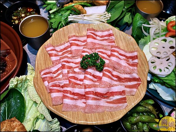 ▲▼月團圓雞湯火鍋。（圖／部落客商妮吃喝遊樂授權提供）