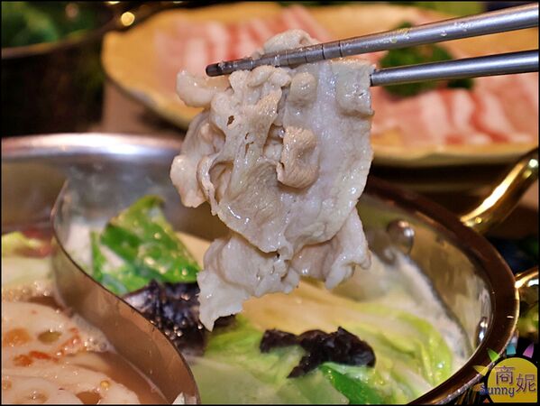 ▲▼月團圓雞湯火鍋。（圖／部落客商妮吃喝遊樂授權提供）