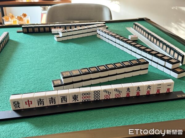 ▲金普頓大安酒店即日起至3月31日推出限定企劃「香韻謐所」，住房加1000元即可體驗手沖Bacha Coffee夿萐咖啡和甜點等。（圖／記者彭懷玉攝）