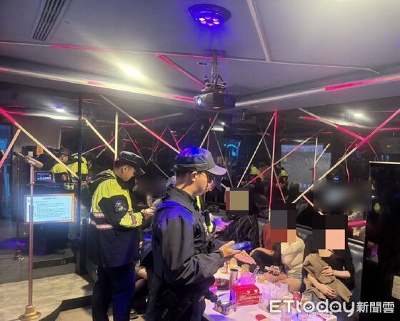 ▲▼台中警方在春安首晚臨檢了上千人，結果零犯罪，有員警開玩說「罪犯提早過年了」。（圖／警方提供）