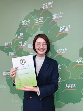 ▲▼隸屬民進黨正國會的蔡美華登記參加新北市第11選區（汐止、金山、萬里）民進黨市議員初選。（圖／蔡美華提供）
