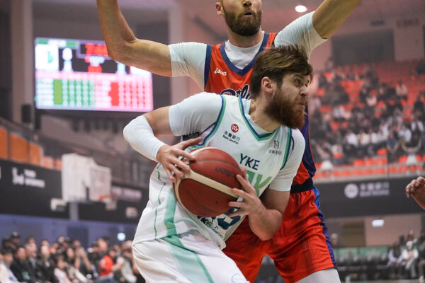 ▲桃園璞園領航猿伯朗、盧峻翔、米爾納，洋基工程科瓦隆。（圖／PLG提供）