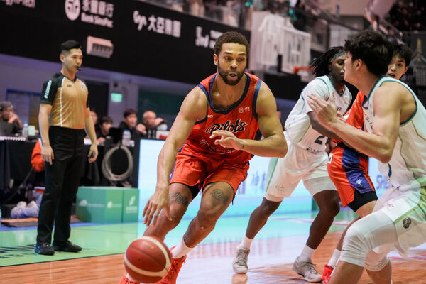 ▲桃園璞園領航猿伯朗、盧峻翔、米爾納，洋基工程科瓦隆。（圖／PLG提供）