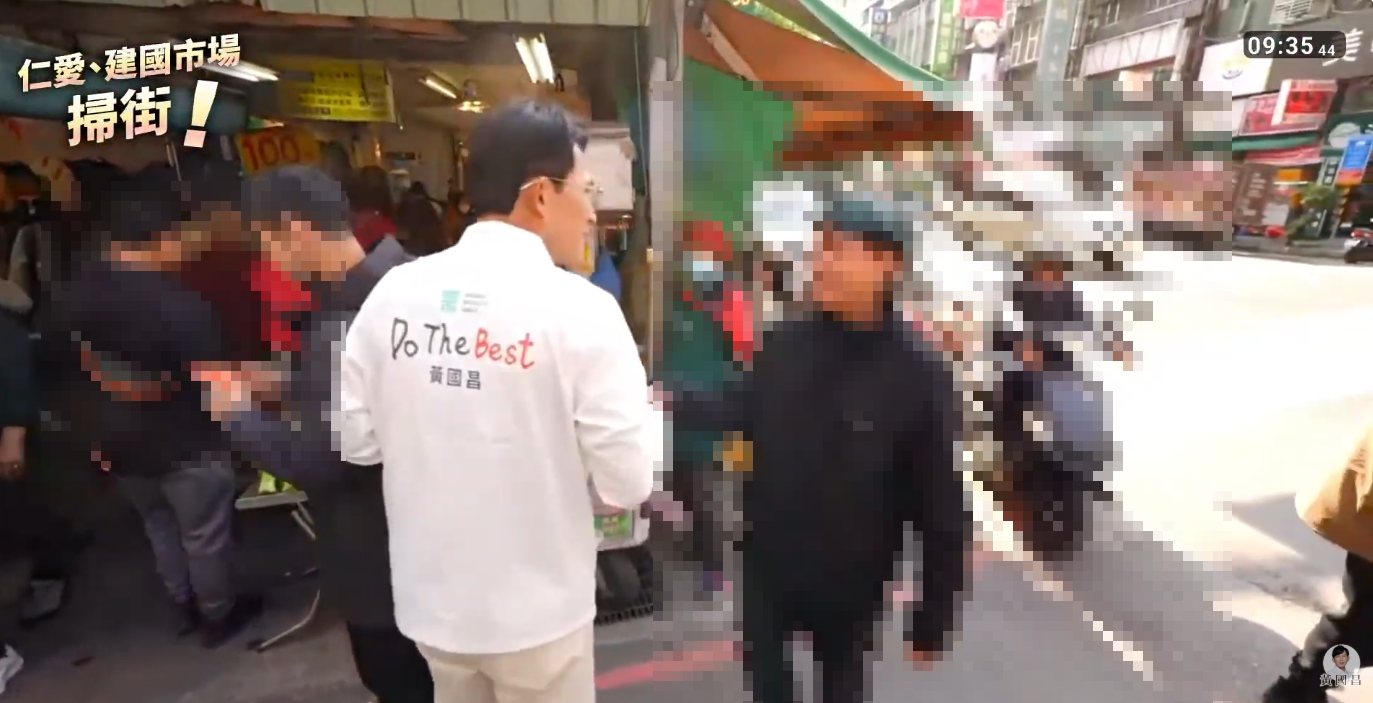 ▲▼黃國昌掃街遭遇民眾嗆聲。（圖／翻攝自YouTube／黃國昌）
