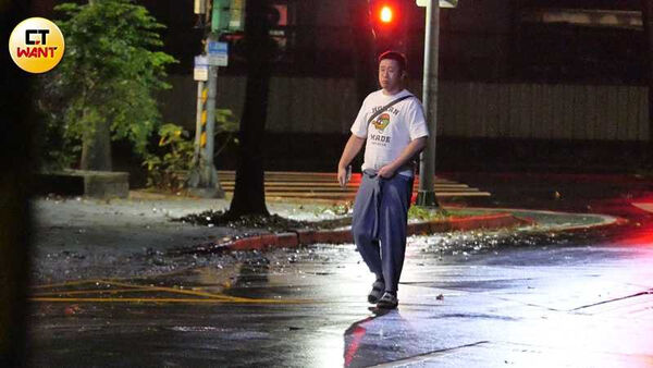 越夜越美麗1／Selina全身包緊緊二胎傳聞撲朔迷離　小徐凌晨現身神秘動向曝光