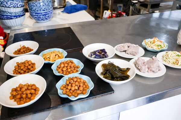 ▲▼鄧師傅牛肉麵 無菜單料理。（圖／部落客陳小可的吃喝玩樂授權提供）