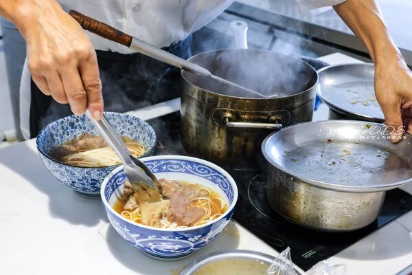 ▲▼鄧師傅牛肉麵 無菜單料理。（圖／部落客陳小可的吃喝玩樂授權提供）