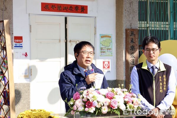 ▲台南市後壁區公所於菁寮老街舉辦「2026菁寮老街蘭花展」，以蘭花造景結合老街風貌，吸引不少民眾駐足拍照。（記者林東良翻攝，下同）