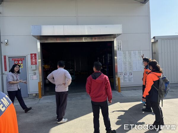 ▲南消第四大隊南科分隊於春節前夕前往台灣富士紡精密材料股份有限公司進行高科技工廠踏勘演練，強化毒化災害應變能量。（記者林東良翻攝，下同）