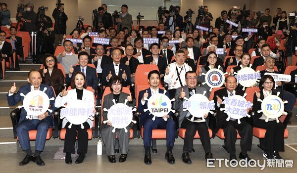 ▲▼蔣萬安「都更領航X節能降稅」記者會。（圖／記者黃克翔攝）