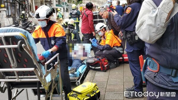 ▲▼             台北市內湖區東湖路民宅火警，多人受困。（圖／記者黃彥傑攝，下同）