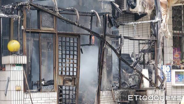 ▲▼             台北市內湖區東湖路民宅火警，多人受困。（圖／記者黃彥傑攝，下同）