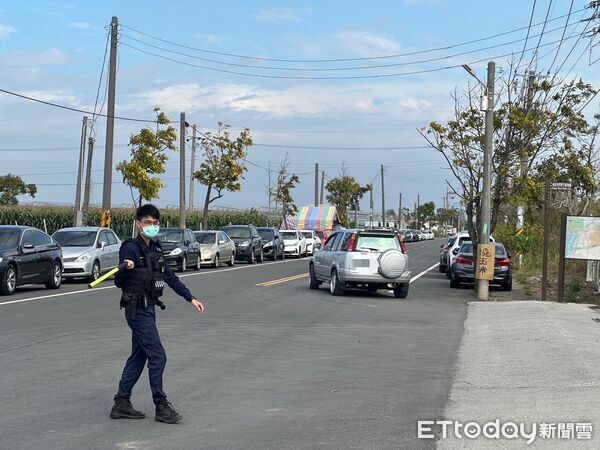 ▲學甲警分局春節前辦理會勘，研議南鯤鯓代天府周邊交通疏運措施。（記者林東良翻攝，下同）