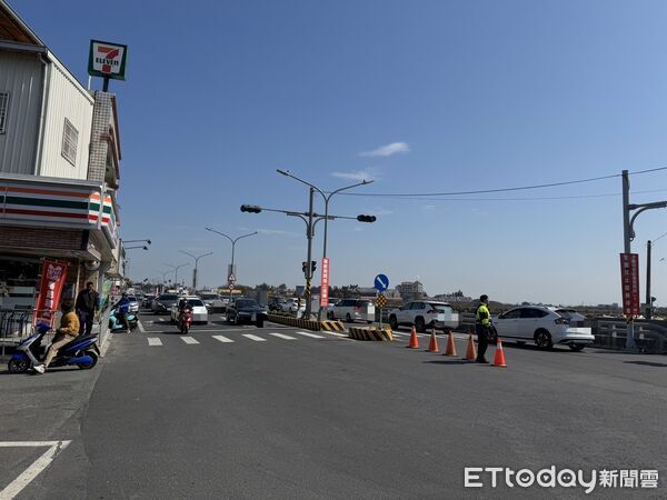 ▲學甲警分局春節前辦理會勘，研議南鯤鯓代天府周邊交通疏運措施。（記者林東良翻攝，下同）