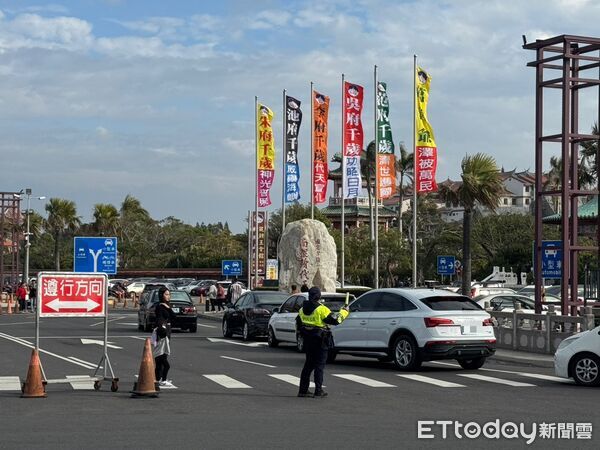 ▲學甲警分局春節前辦理會勘，研議南鯤鯓代天府周邊交通疏運措施。（記者林東良翻攝，下同）