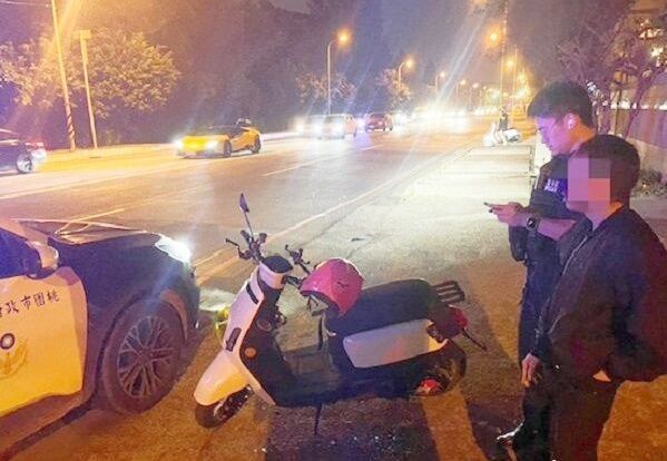 ▲大園警方出動快打警力到場攔截飆車族。（資料照／大園警分局提供）