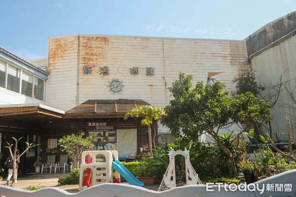 ▲新竹南寮萬昌造船廠,新漁人碼頭海鮮餐廳由第五代造船師、也是謝家唯一女性傳人的謝慧萍經營。（圖／記者彭懷玉攝）