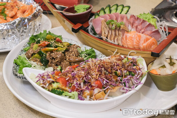 ▲新竹南寮萬昌造船廠,新漁人碼頭海鮮餐廳由第五代造船師、也是謝家唯一女性傳人的謝慧萍經營。（圖／記者彭懷玉攝）