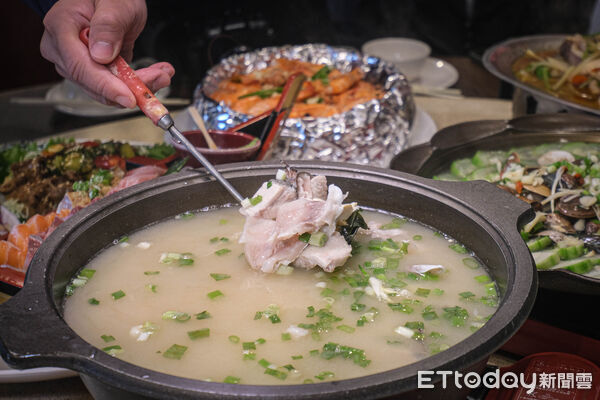 ▲新竹南寮萬昌造船廠,新漁人碼頭海鮮餐廳由第五代造船師、也是謝家唯一女性傳人的謝慧萍經營。（圖／記者彭懷玉攝）