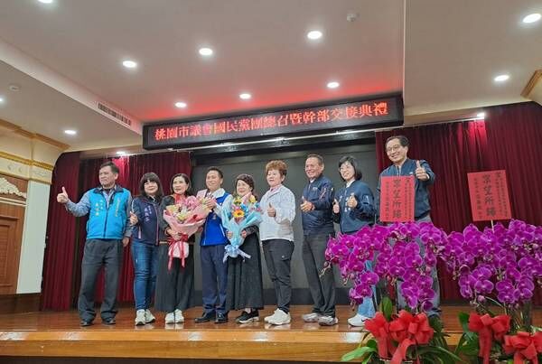 ▲桃園市議會國民黨團新卸任總召交接　