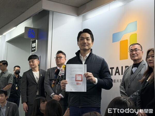 ▲▼台北市長蔣萬安秀契約說明輝達總部完成簽約。（圖／記者陳家祥攝）