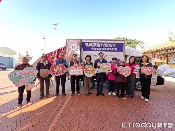 ▲台南市社會局攜手慈揚基金會前進鹽水竹林里社區據點，提供乾燥車服務年前送暖。（圖／記者林東良翻攝，下同）