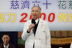 隔空取瘤不流血！花蓮慈院加馬刀完成2千例　首位病友現身說法