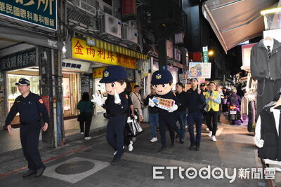 迎春顧治安！士林警迺夜市踩街反詐防竊　吉祥物陪宣導超吸睛