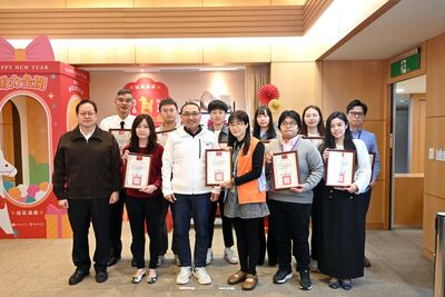 新北表揚年度績優研考人員　侯友宜頒獎感謝同仁努力