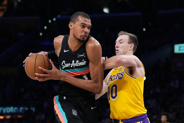 ▲馬刺溫班亞瑪上場26分鐘就猛砍40分、12籃板，領軍痛宰湖人。（圖／達志影像／美聯社）