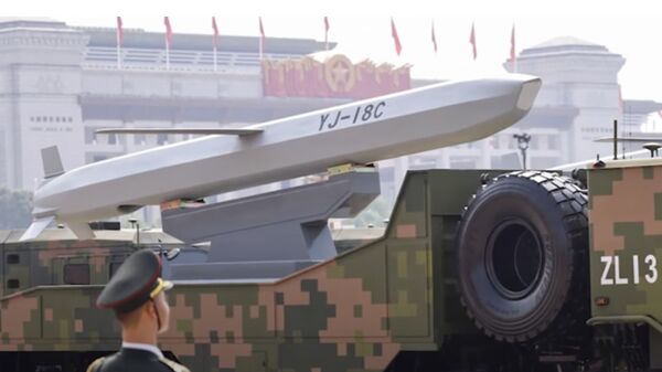 ▲▼鷹擊-18C隱身對陸攻擊巡航導彈首度在2025年北京九三大閱兵中亮相。（圖／翻攝自新浪軍事）