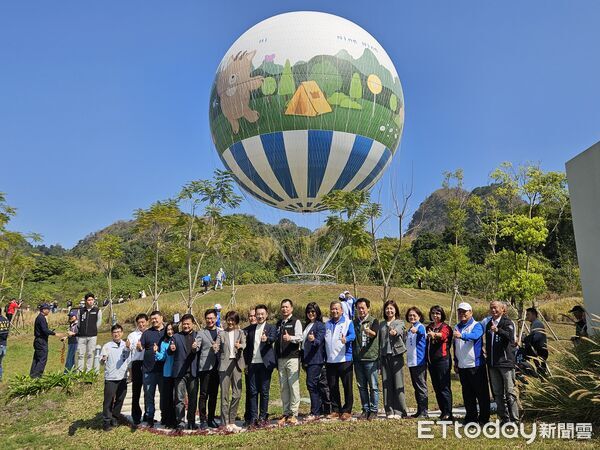 ▲草屯九九峰氦氣球正式揭幕升空。（圖／記者高堂堯攝，下同）