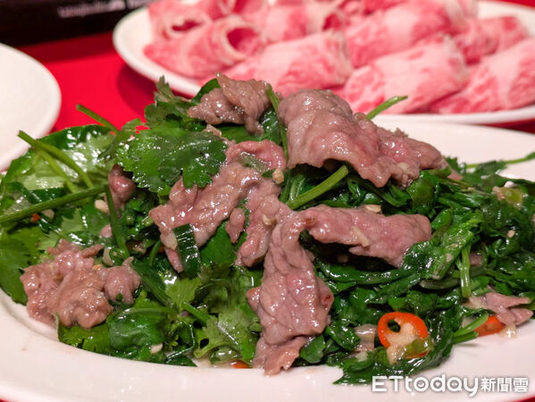 ▲民生輝轉型改賣麻辣鍋　主打「連湯底都能喝」的台式溫柔。（圖／記者黃士原攝）