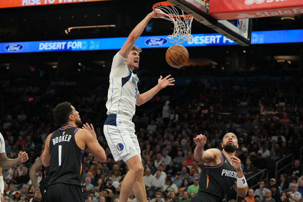 ▲獨行俠「旗子哥」弗拉格狂野一灌，進球後也忍不住怒吼慶賀。（圖／達志影像／美聯社） 