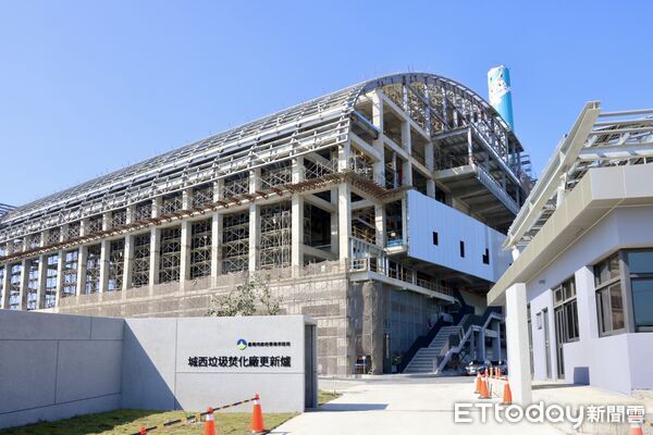 ▲台南市長黃偉哲主持城西垃圾焚化廠更新爐點火儀式，宣告邁入試運轉階段。（圖／記者林東良翻攝，下同）