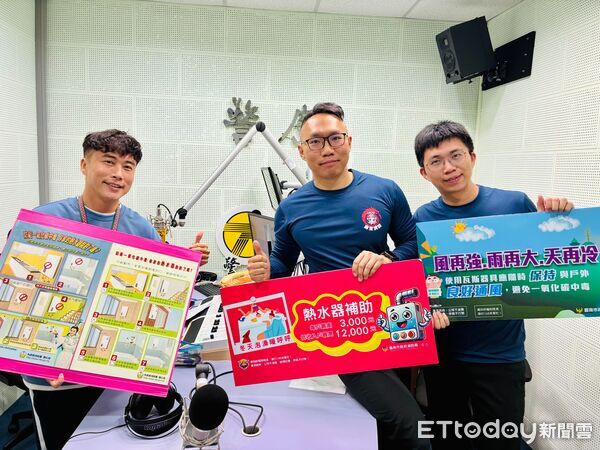 ▲南消麻豆分隊攜手警察廣播電台台南分台進行LIVE宣導，強化春節居家防火觀念。（圖／記者林東良翻攝，下同）