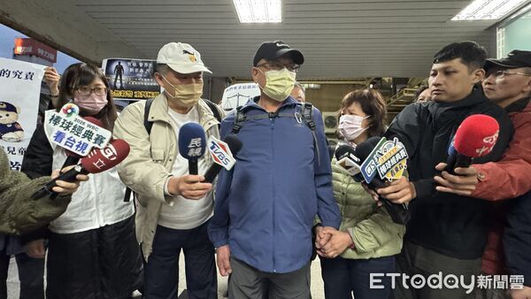 ▲▼             新北市土城警分局清水派出所前所長劉宗鑫遭女毒蟲陳嘉瑩拖行殉職，一審判處陳女死刑，家屬3鞠躬感謝。（圖／記者陳以昇攝，下同）