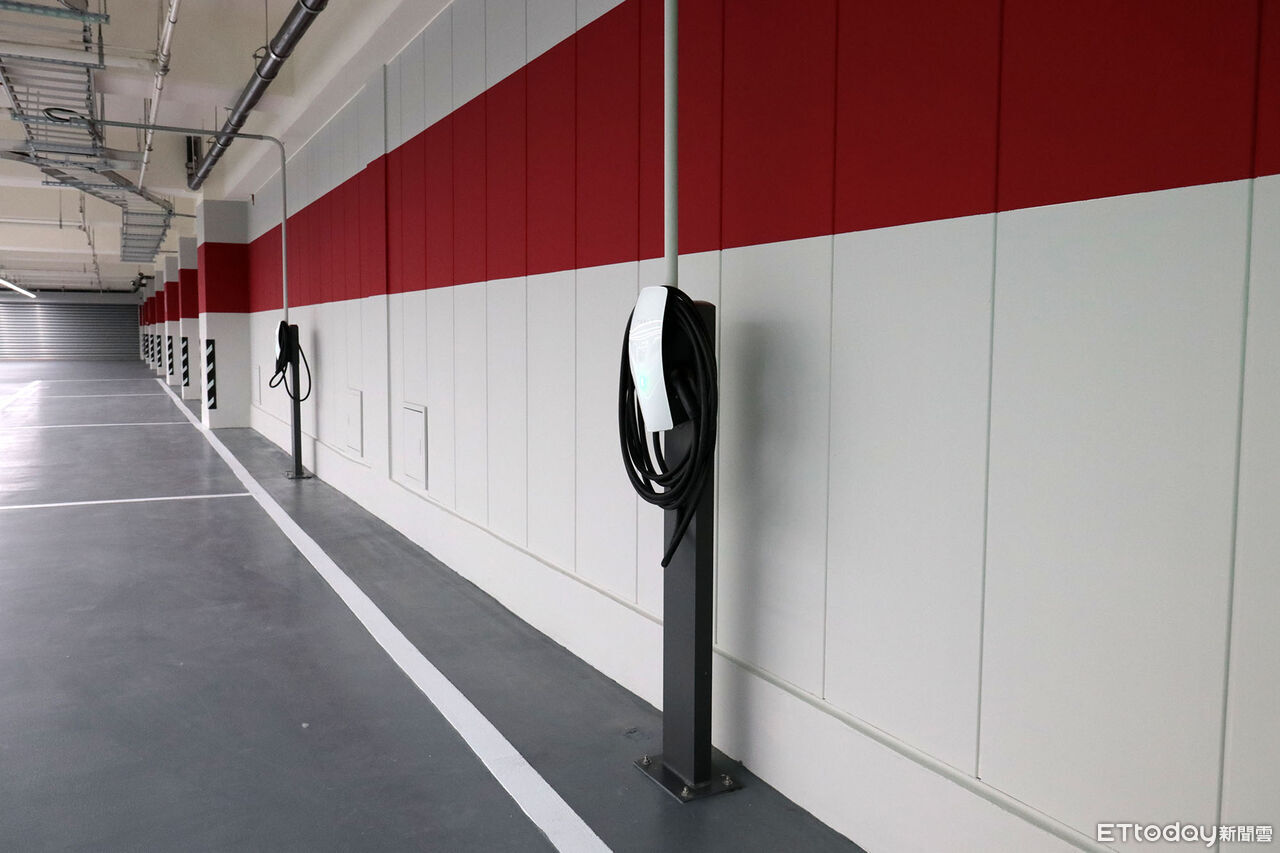 ▲特斯拉車主「限時3天免費充電」！台北大巨蛋超充站啟用推優惠。（圖／記者張慶輝攝）