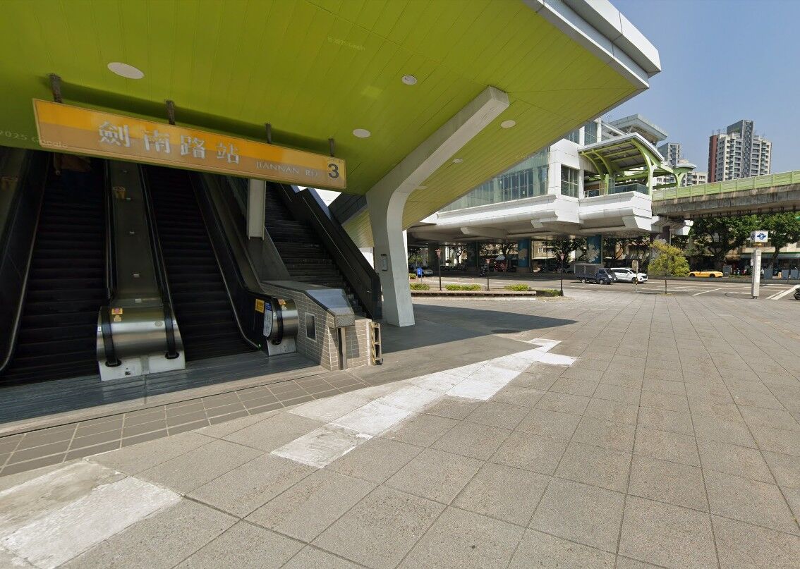 ▲▼捷運劍南路站都聞得到！臭豆腐名店惹怒大直居民。（圖／翻攝自Google Maps）