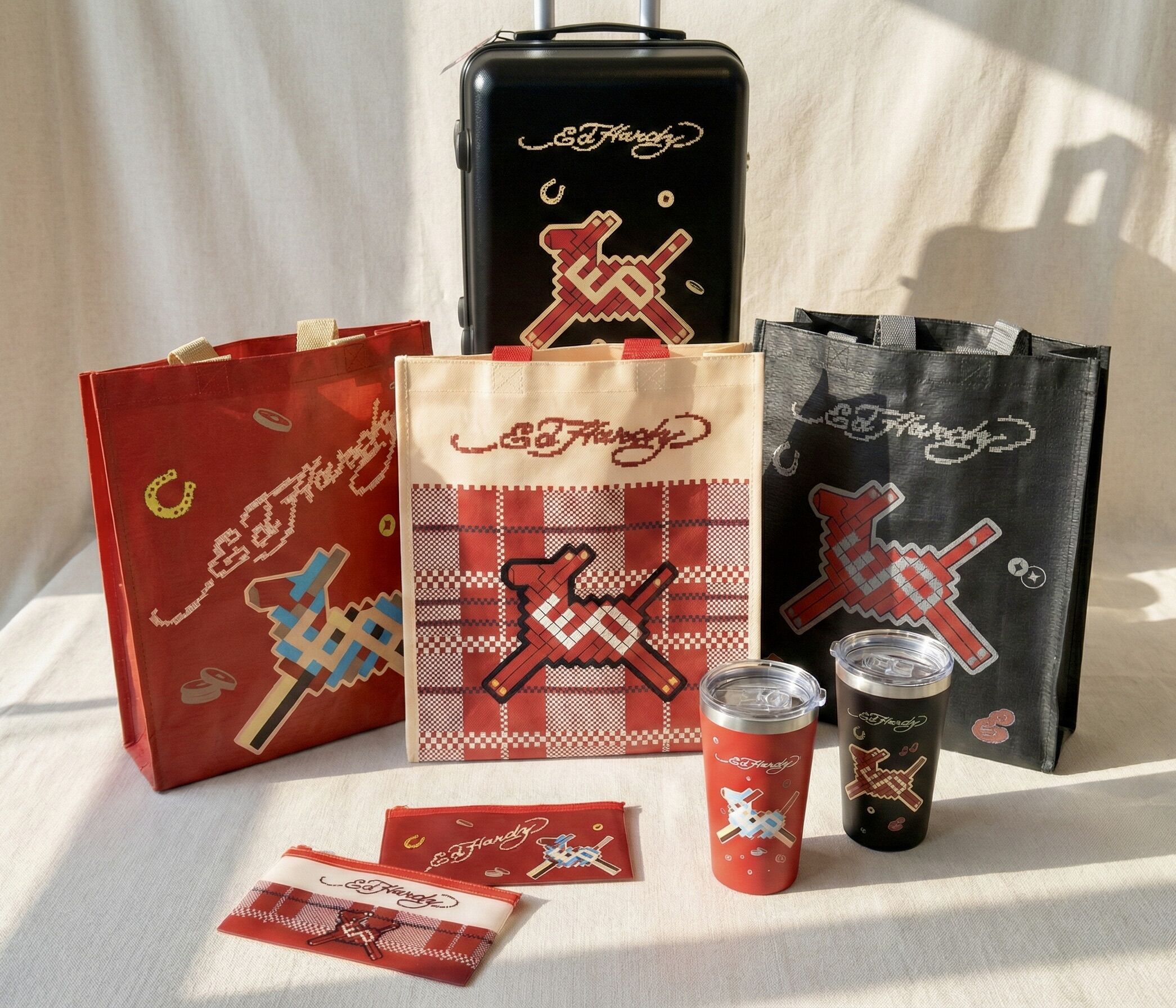 ▲▼2 家樂福,EdHardy,馬年,福袋,年貨,攻略,聯名,精品。（圖／業者提供）