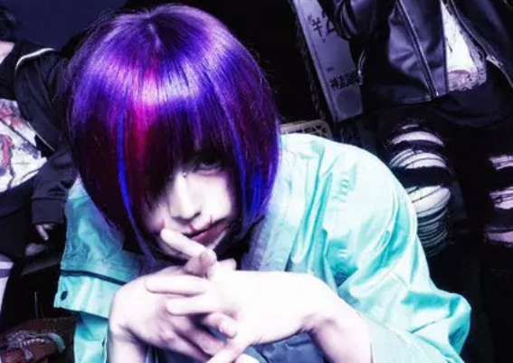 ▲▼前樂團主唱逼14歲粉絲傳裸照!卡拉OK包廂狼爪伸向國中妹。（圖／翻攝自X）