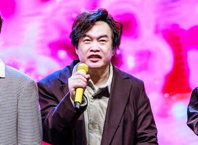 康康擁5房成「隱形富豪」！曝背後推手　昔欠債：被人拿槍抵著唱歌